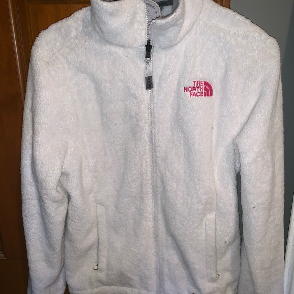 white zip up north face jacket